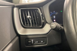 valkoinen Volvo XC60 2022 kuva 22.