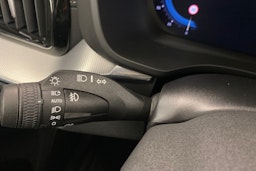 valkoinen Volvo XC60 2022 kuva 23.
