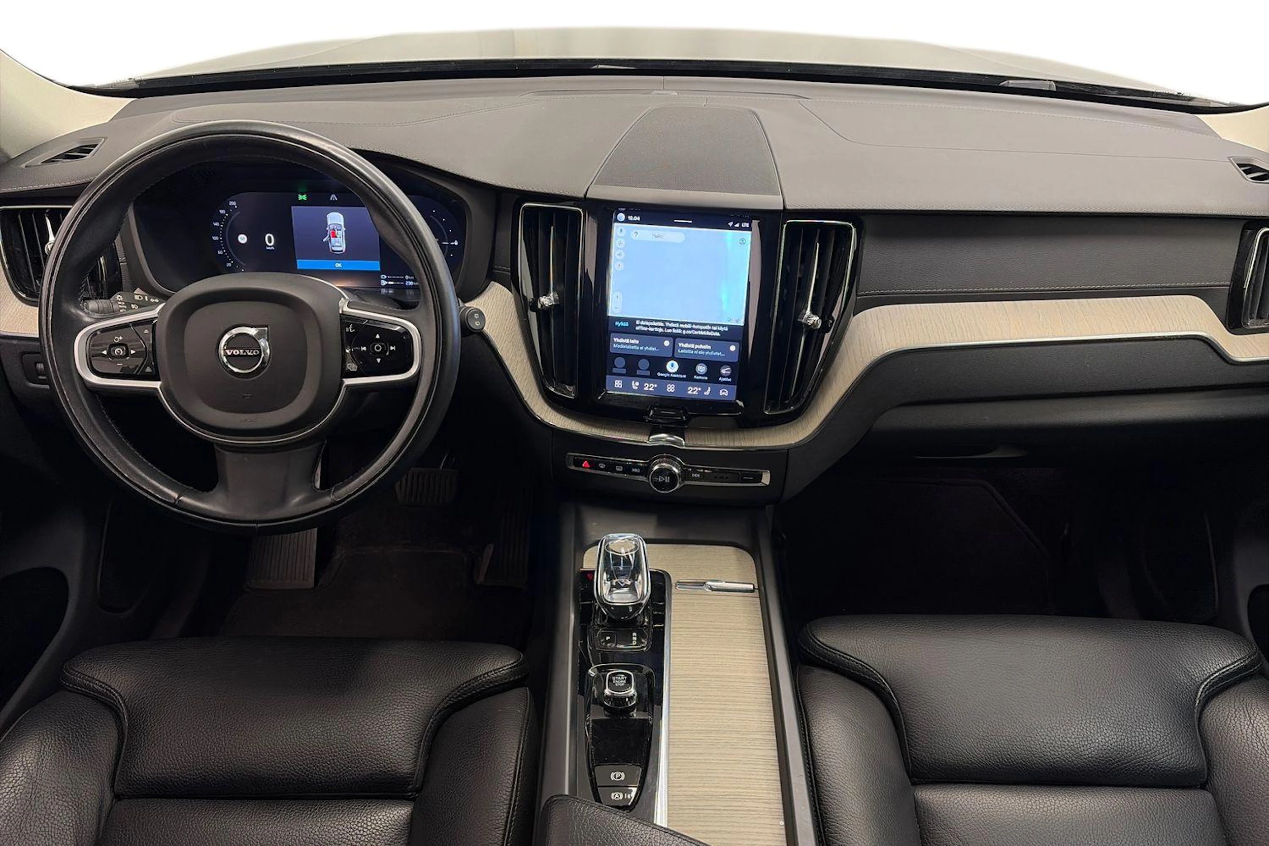 musta Volvo XC60 2022 kuva 7.