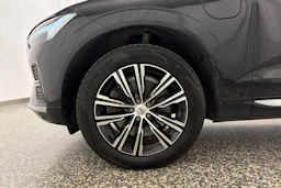 musta Volvo XC60 2022 kuva 10.