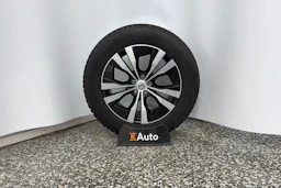 musta Volvo XC60 2022 kuva 11.