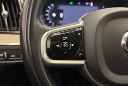musta Volvo XC60 2022 kuva 20.