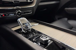 musta Volvo XC60 2022 kuva 29.