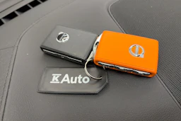 musta Volvo XC60 2022 kuva 32.
