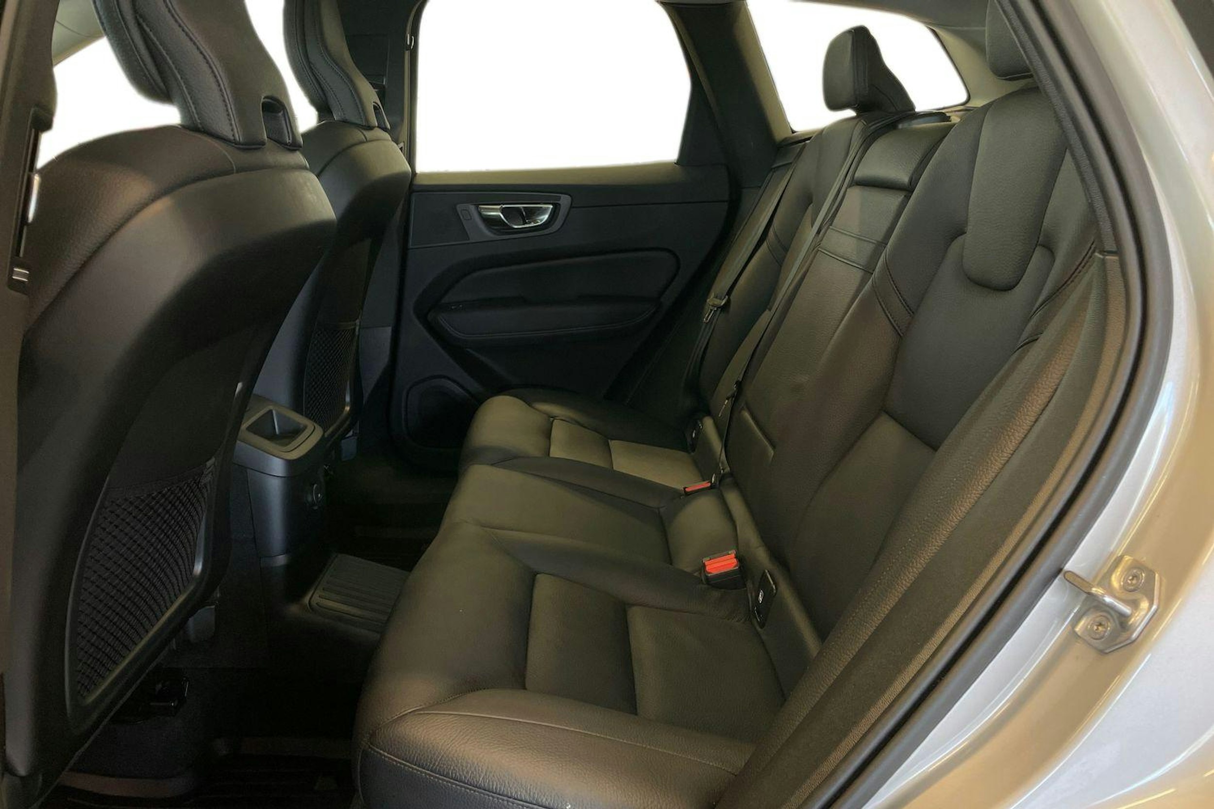 Harmaa Volvo XC60 2022 kuva 10.