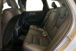Harmaa Volvo XC60 2022 kuva 10.
