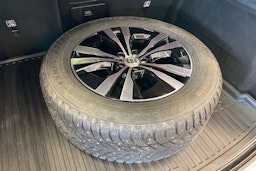 Harmaa Volvo XC60 2022 kuva 11.