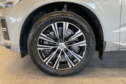 Harmaa Volvo XC60 2022 kuva 13.