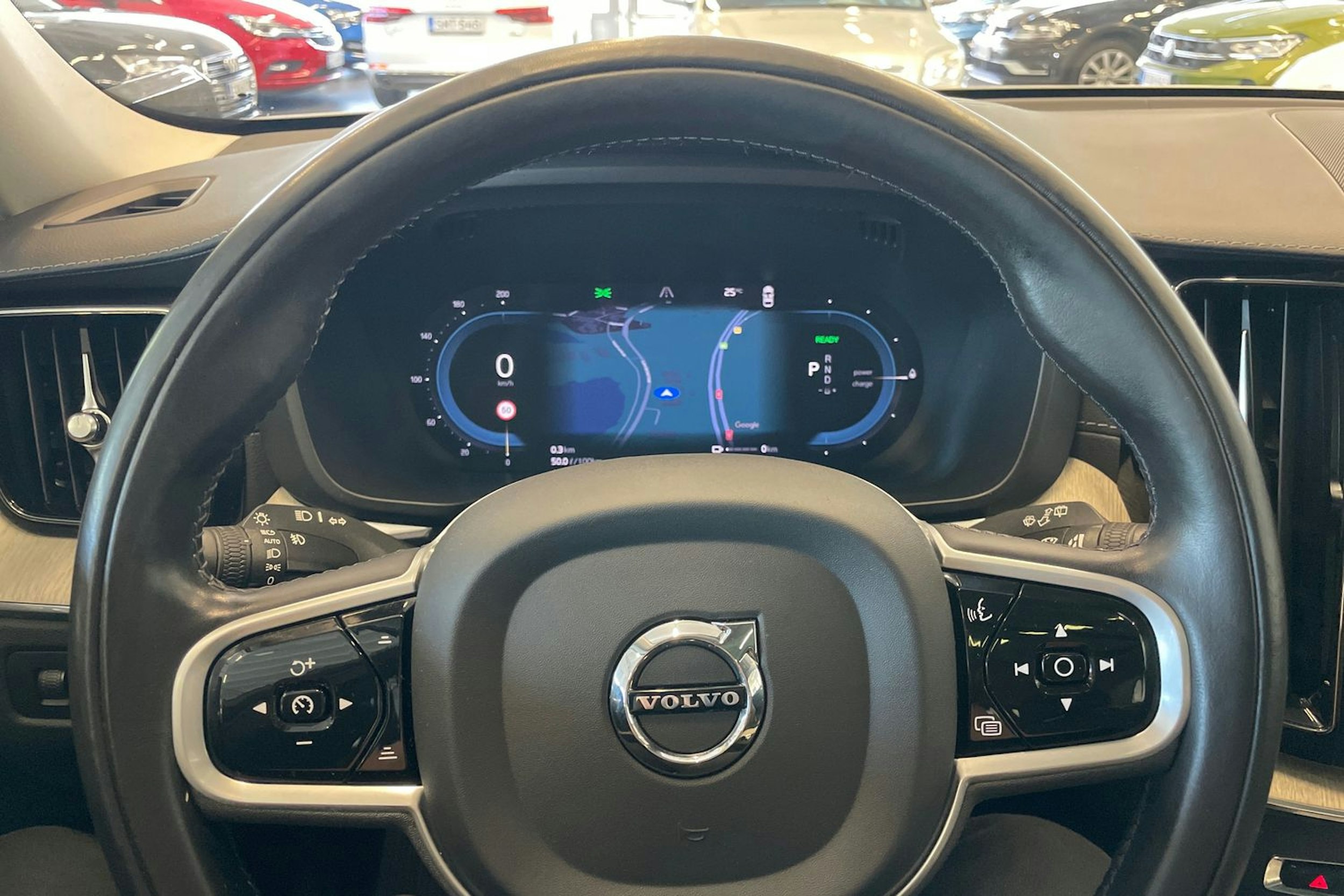 Harmaa Volvo XC60 2022 kuva 14.