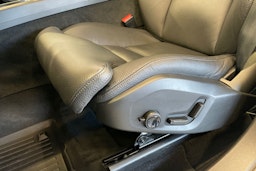 Harmaa Volvo XC60 2022 kuva 20.