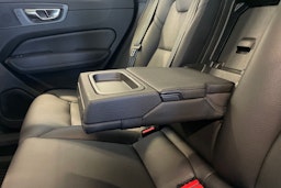 Harmaa Volvo XC60 2022 kuva 22.