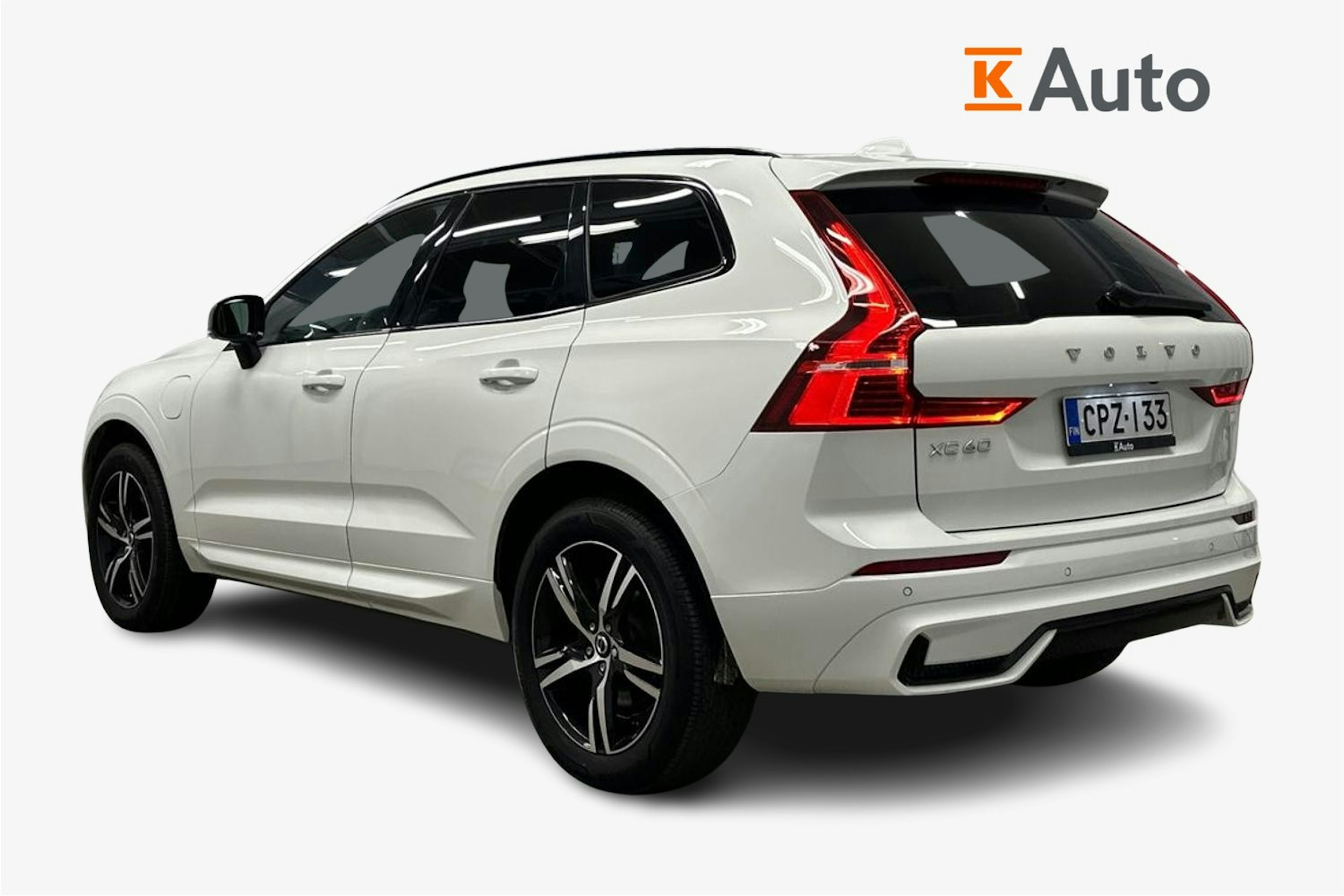 valkoinen Volvo XC60 2022 kuva 2.