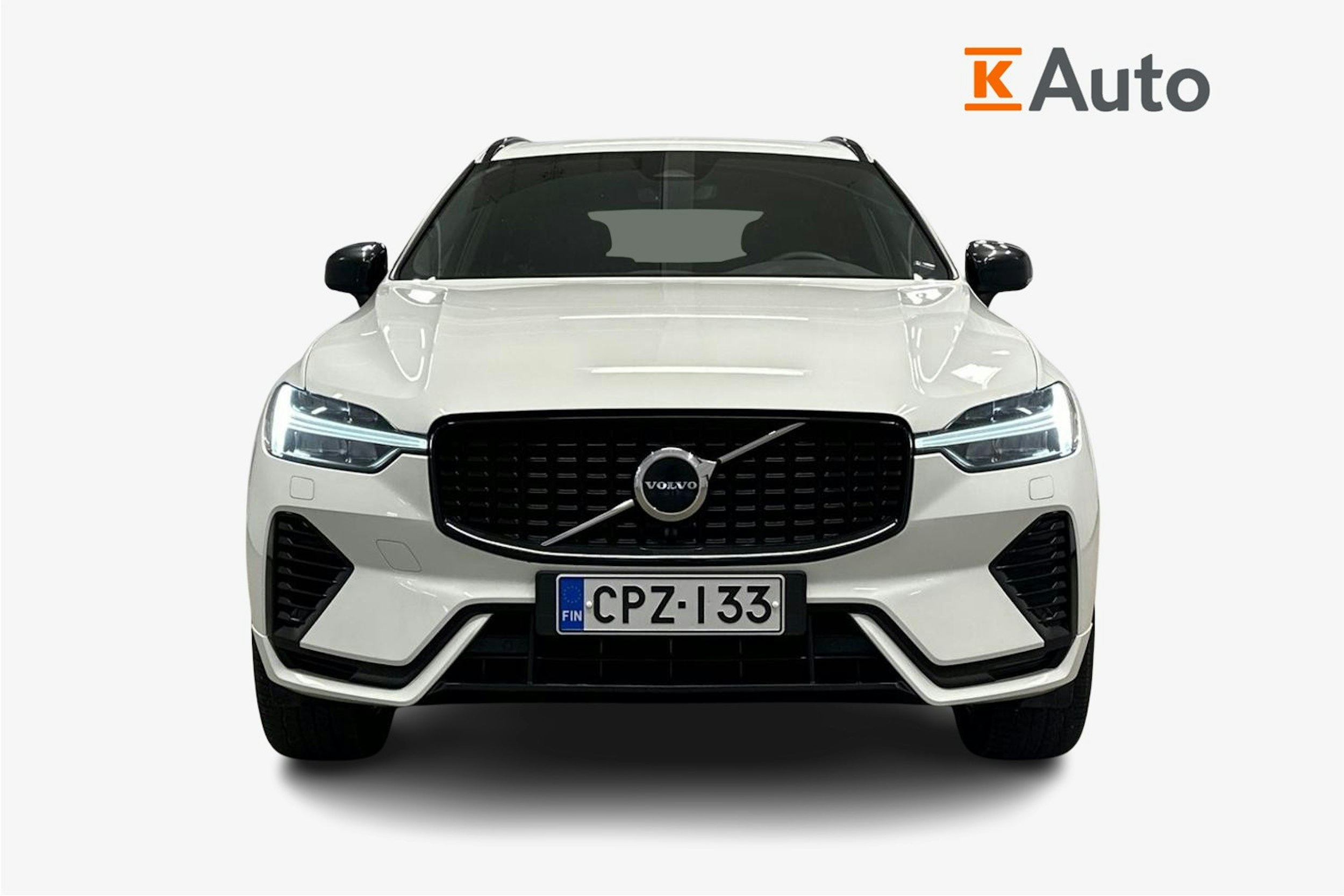 valkoinen Volvo XC60 2022 kuva 5.