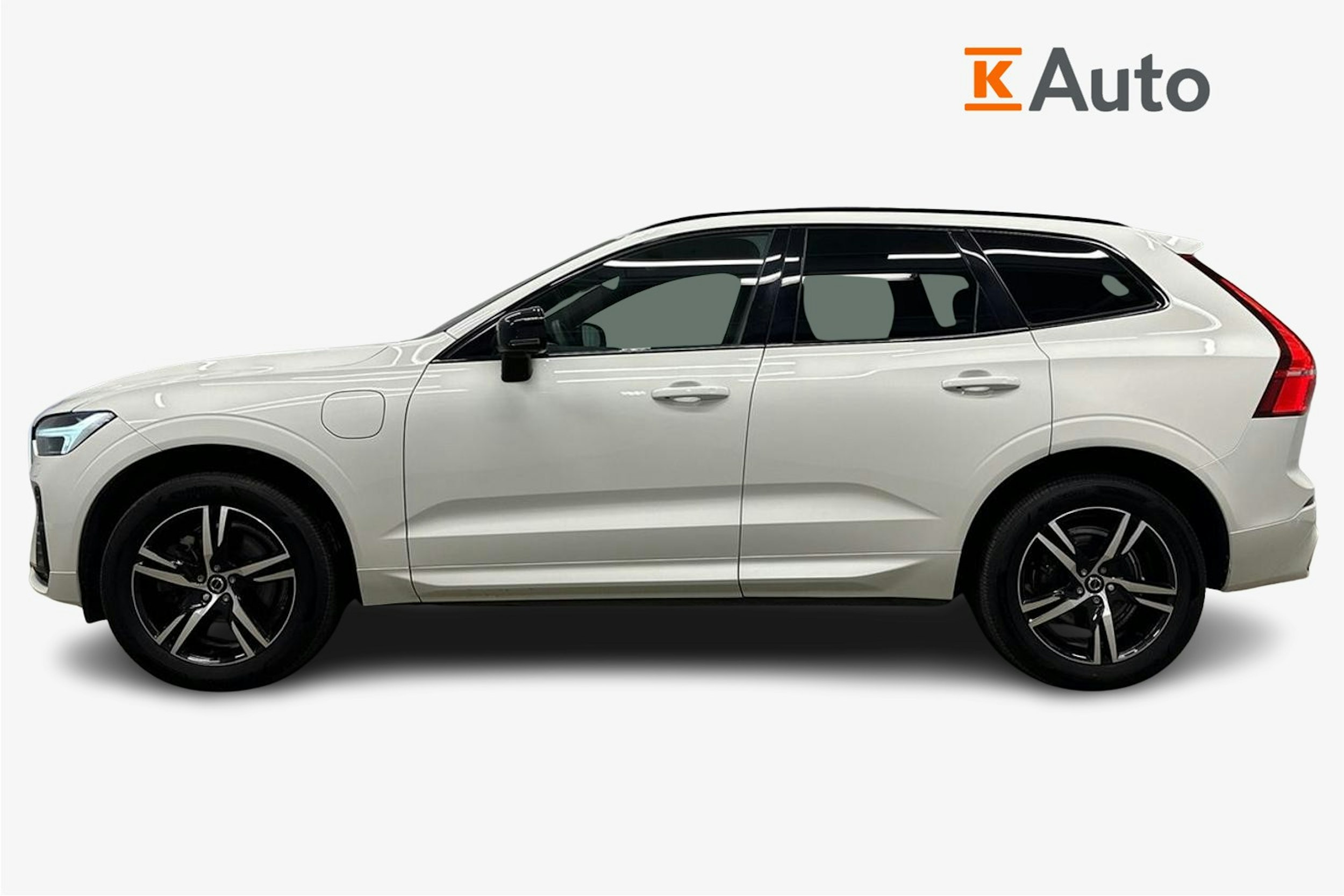 valkoinen Volvo XC60 2022 kuva 6.