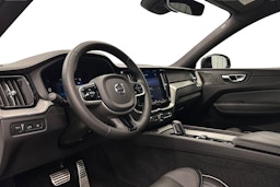 valkoinen Volvo XC60 2022 kuva 7.