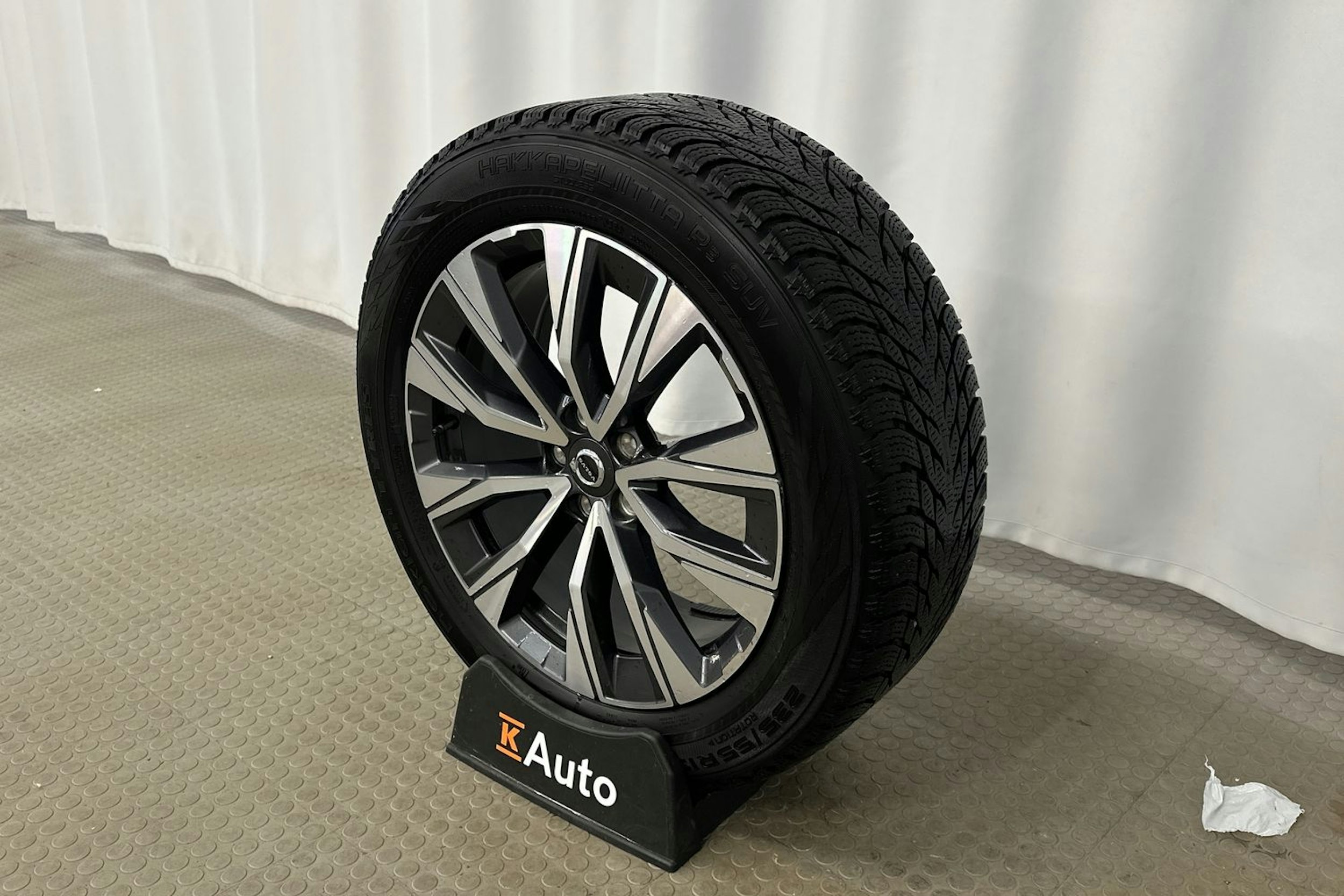 valkoinen Volvo XC60 2022 kuva 13.