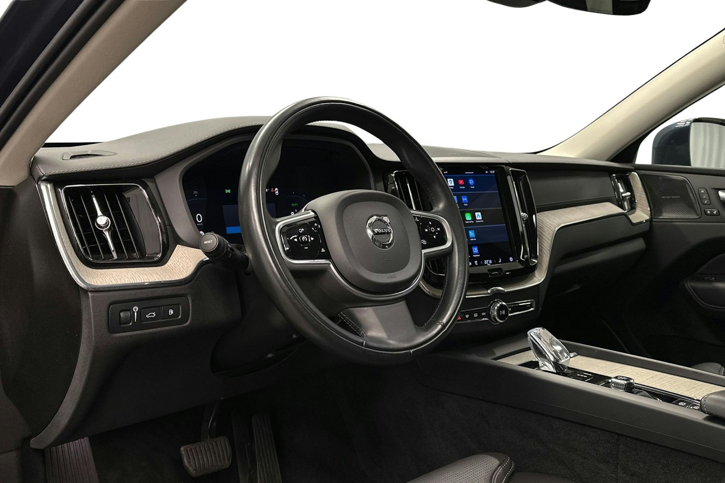 sininen Volvo XC60 2022 kuva 6.