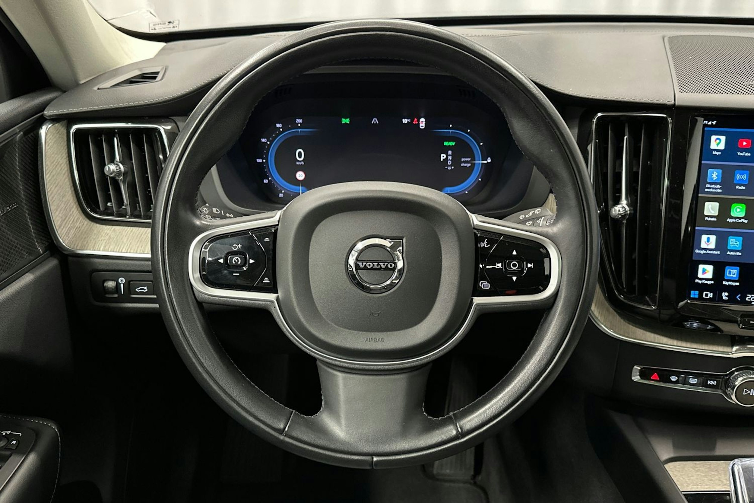 sininen Volvo XC60 2022 kuva 14.