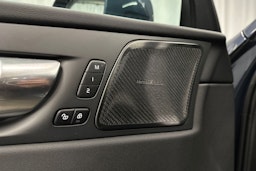 sininen Volvo XC60 2022 kuva 16.