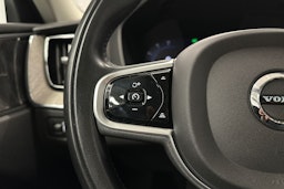 sininen Volvo XC60 2022 kuva 17.