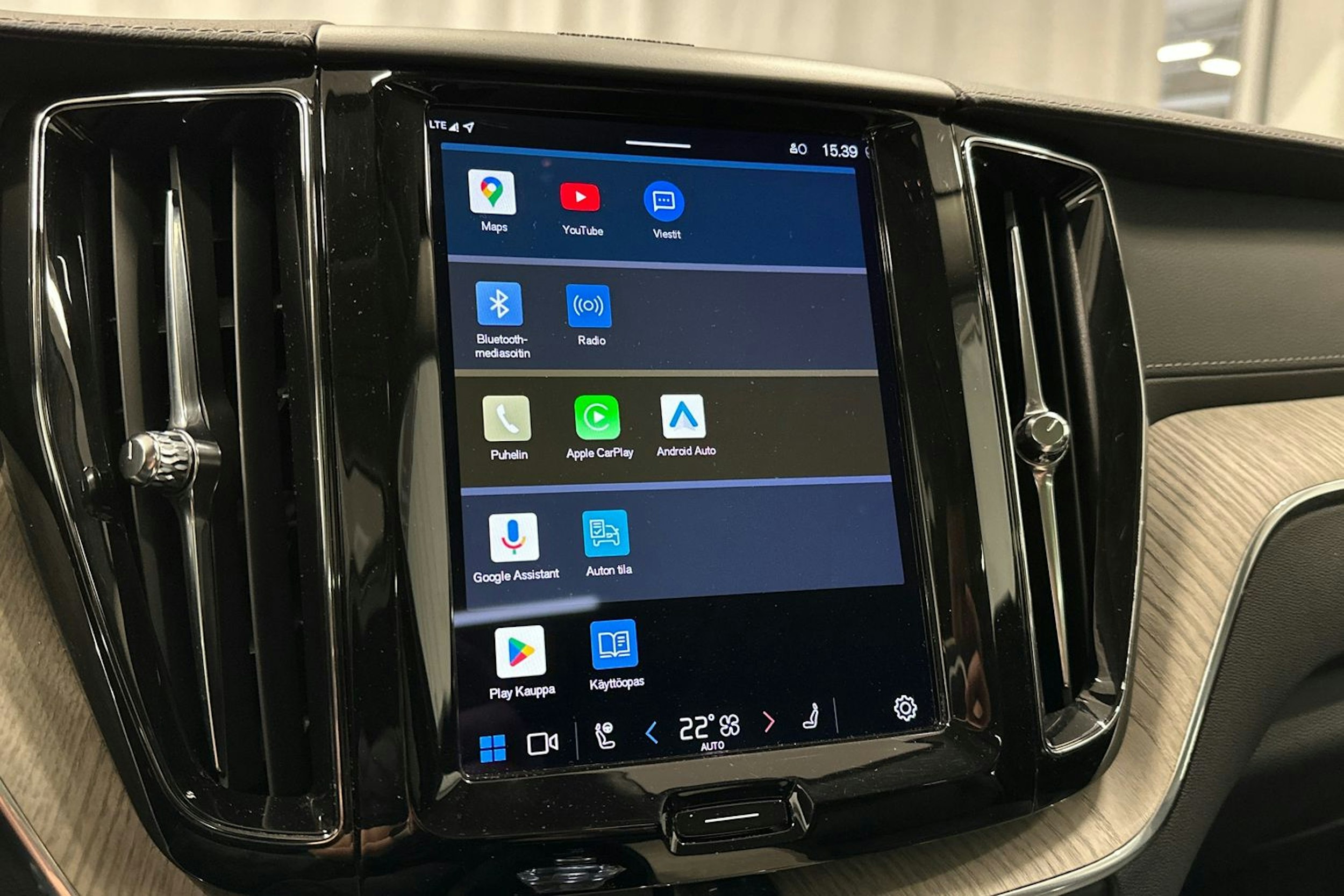sininen Volvo XC60 2022 kuva 23.