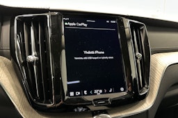 sininen Volvo XC60 2022 kuva 24.