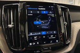 sininen Volvo XC60 2022 kuva 28.