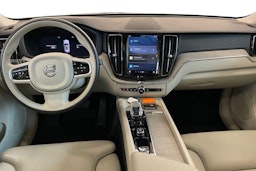 harmaa Volvo XC60 2022 kuva 9.