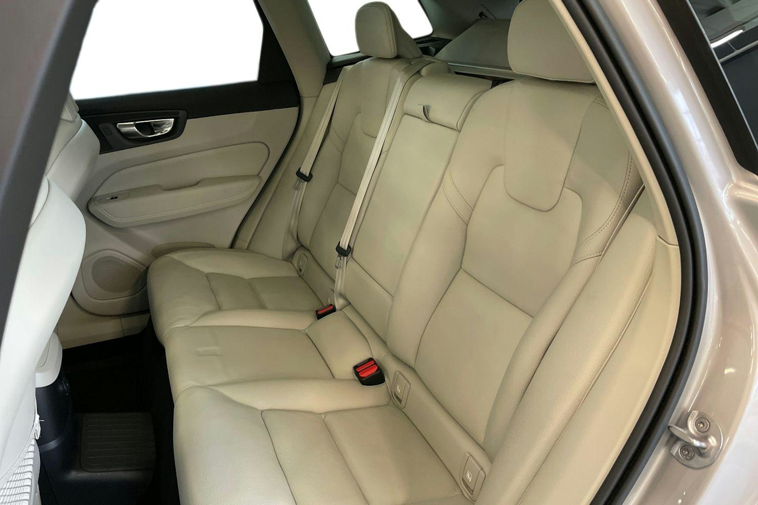 harmaa Volvo XC60 2022 kuva 10.