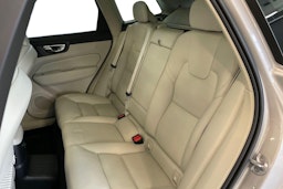 harmaa Volvo XC60 2022 kuva 10.