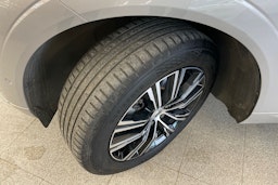 harmaa Volvo XC60 2022 kuva 13.