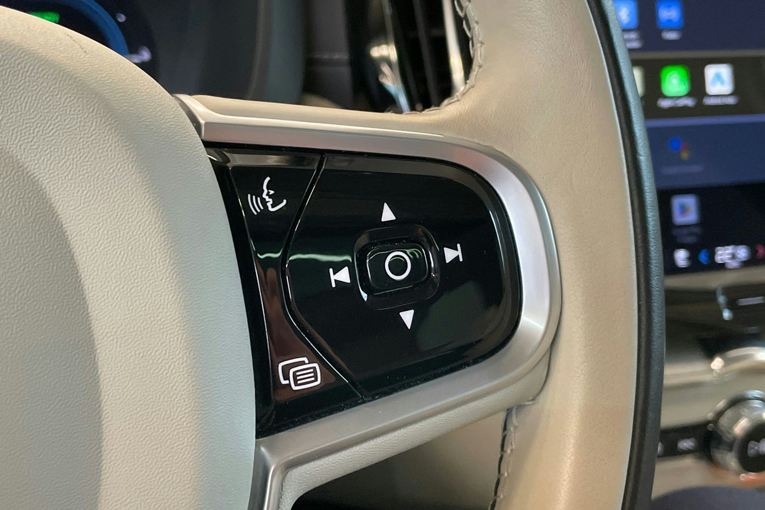 harmaa Volvo XC60 2022 kuva 15.