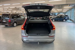 harmaa Volvo XC60 2022 kuva 23.