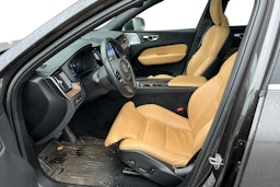 Harmaa Volvo XC60 2022 kuva 3.