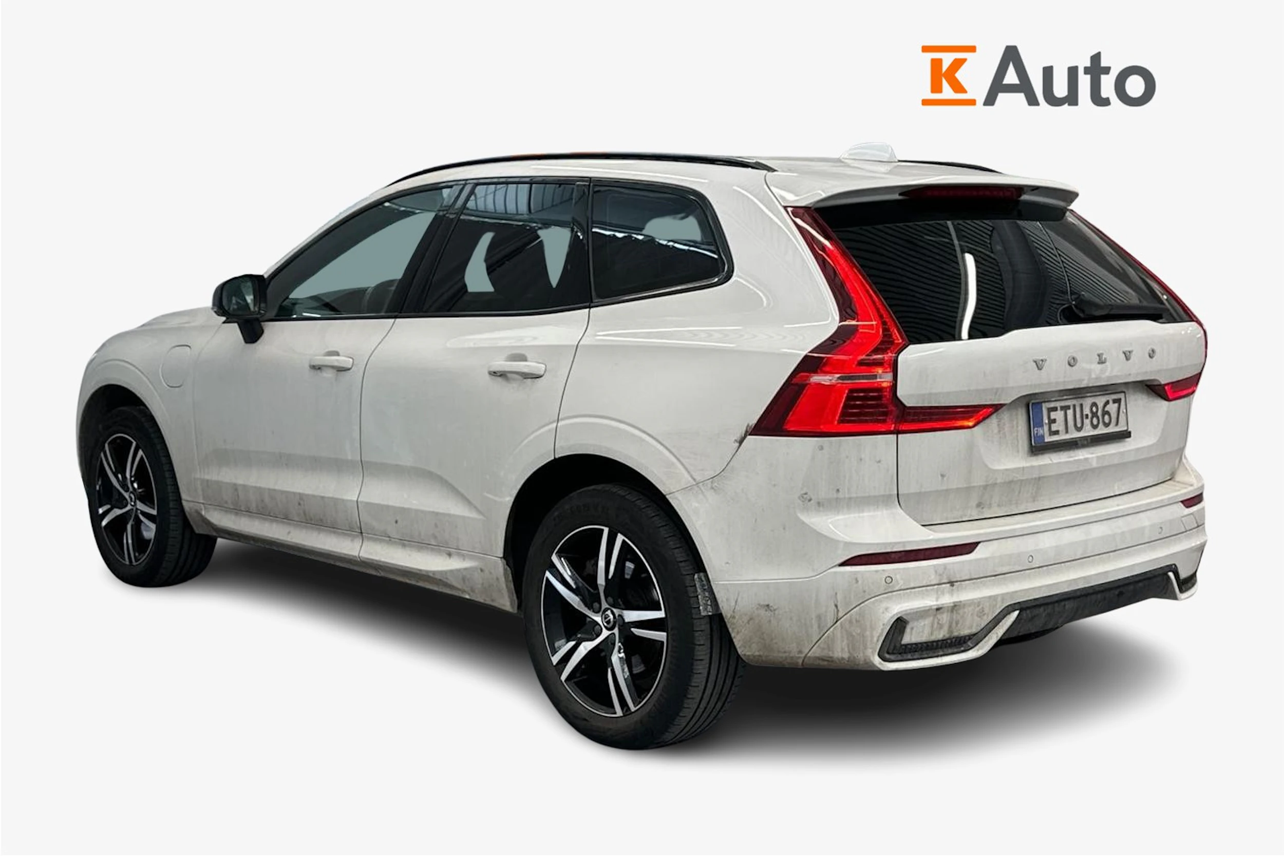 valkoinen Volvo XC60 2022 kuva 2.