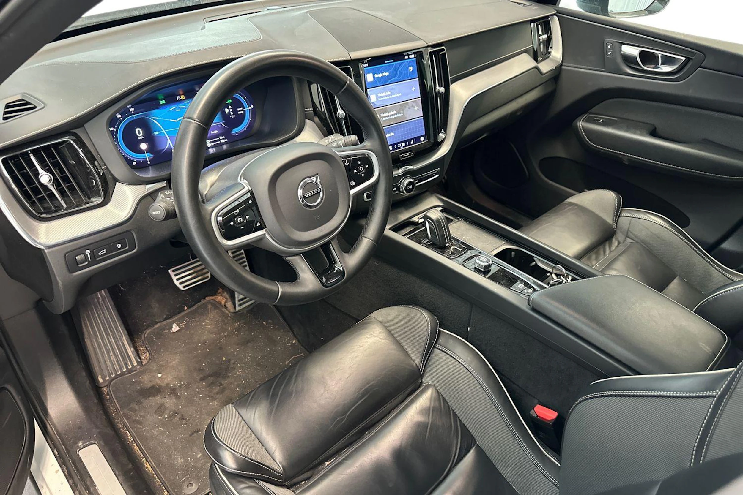 valkoinen Volvo XC60 2022 kuva 3.