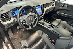 valkoinen Volvo XC60 2022 kuva 3.