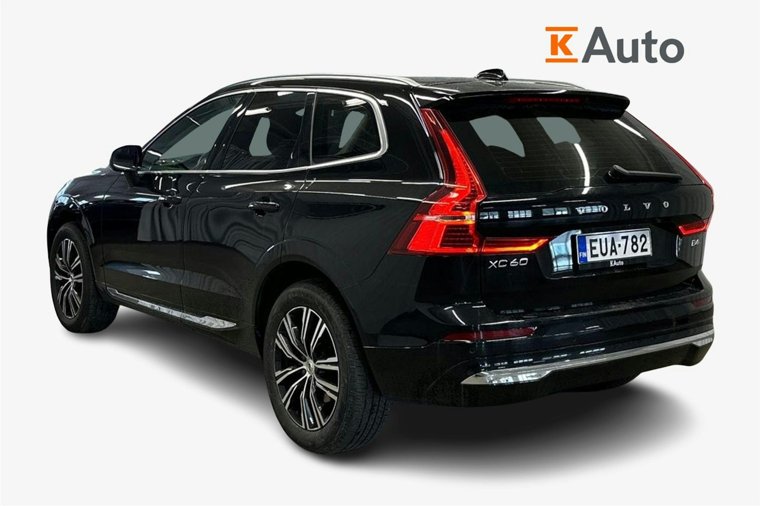 musta Volvo XC60 2022 kuva 2.