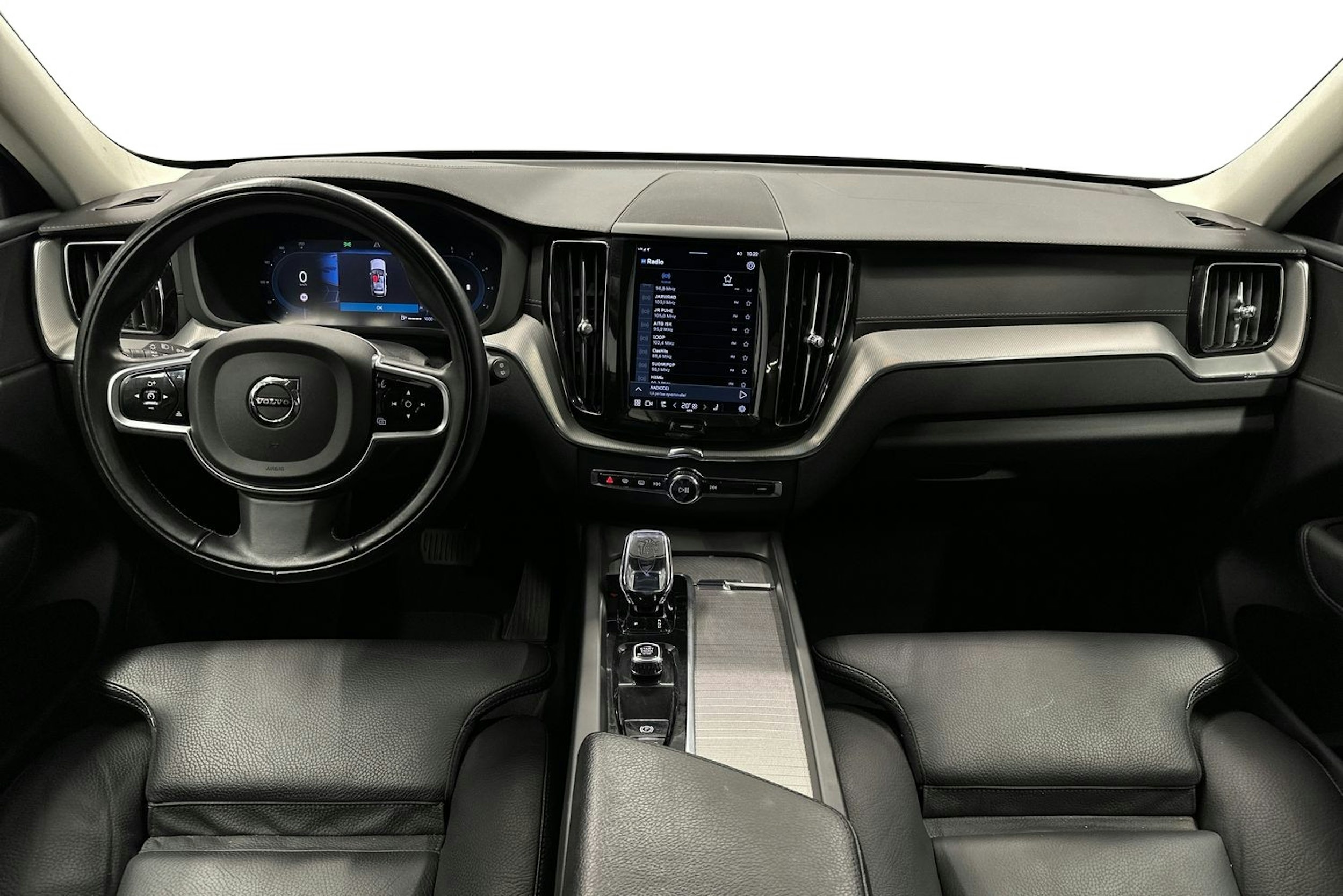 musta Volvo XC60 2022 kuva 9.