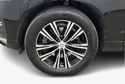 musta Volvo XC60 2022 kuva 11.