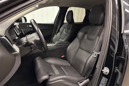 musta Volvo XC60 2022 kuva 16.