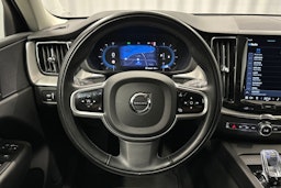 musta Volvo XC60 2022 kuva 18.