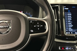 musta Volvo XC60 2022 kuva 21.
