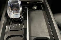 musta Volvo XC60 2022 kuva 24.