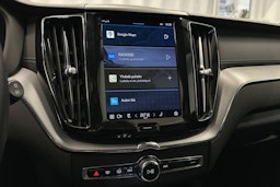 musta Volvo XC60 2022 kuva 25.