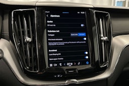 musta Volvo XC60 2022 kuva 29.
