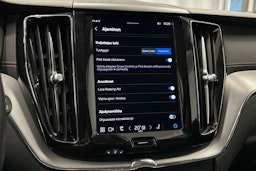 musta Volvo XC60 2022 kuva 30.