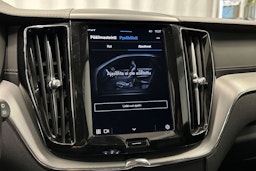 musta Volvo XC60 2022 kuva 33.