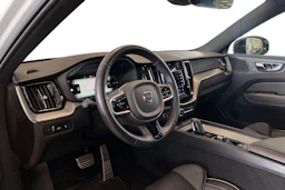 valkoinen Volvo XC60 2022 kuva 6.