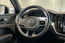 valkoinen Volvo XC60 2022 kuva 13.